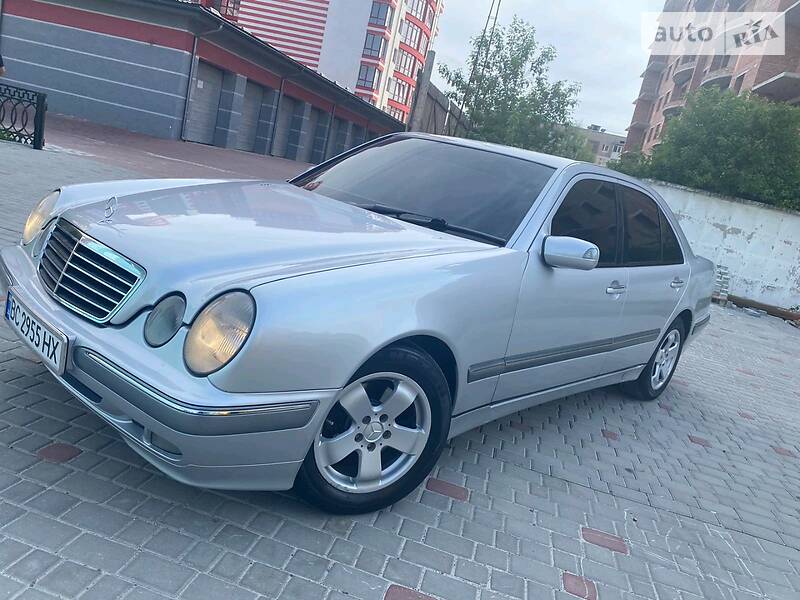 Седан Mercedes-Benz E-Class 2000 в Коломиї