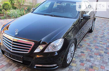 Седан Mercedes-Benz E-Class 2011 в Чернівцях