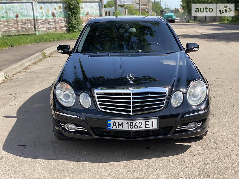 Седан Mercedes-Benz E-Class 2004 в 