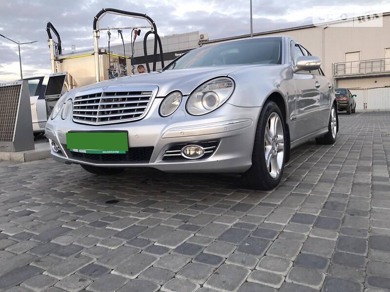 Седан Mercedes-Benz E-Class 2003 в Мукачевому