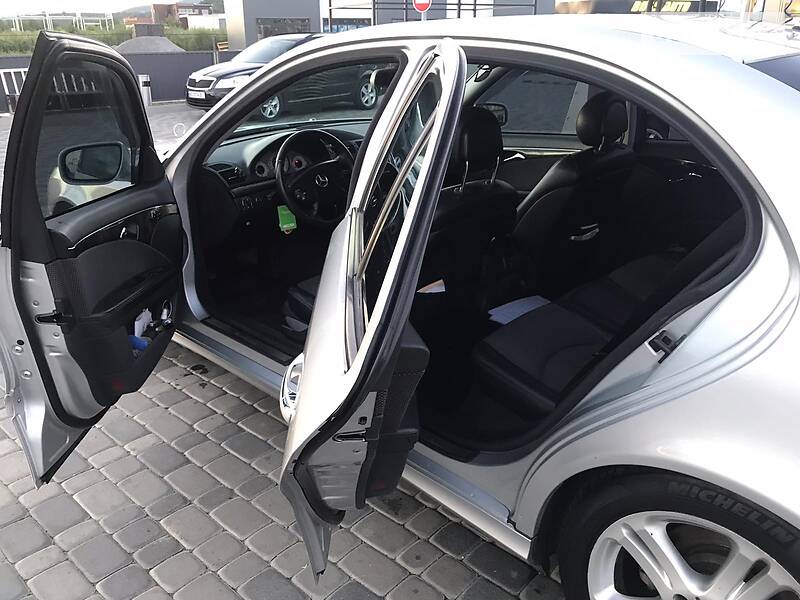 Седан Mercedes-Benz E-Class 2003 в Мукачевому
