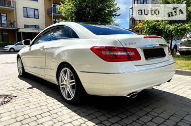 Купе Mercedes-Benz E-Class 2010 в 