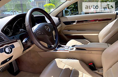 Купе Mercedes-Benz E-Class 2010 в 