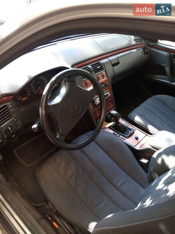 Седан Mercedes-Benz E-Class 1998 в Одесі