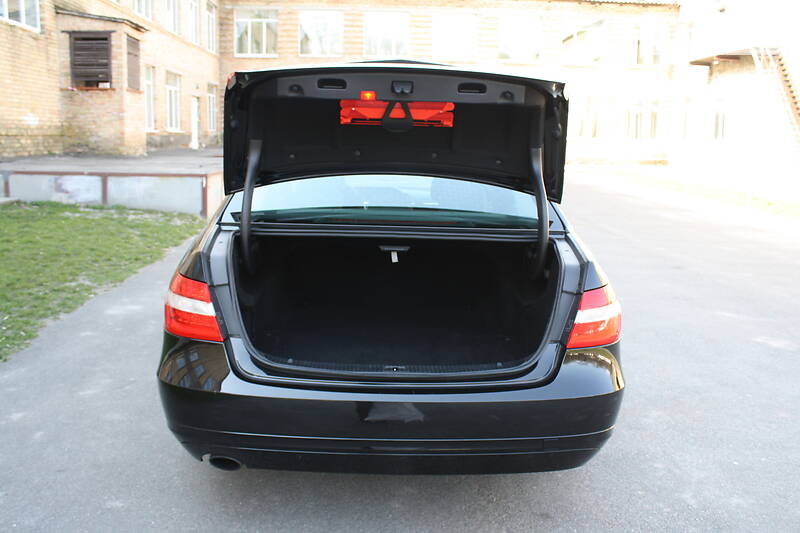 Седан Mercedes-Benz E-Class 2011 в Києві