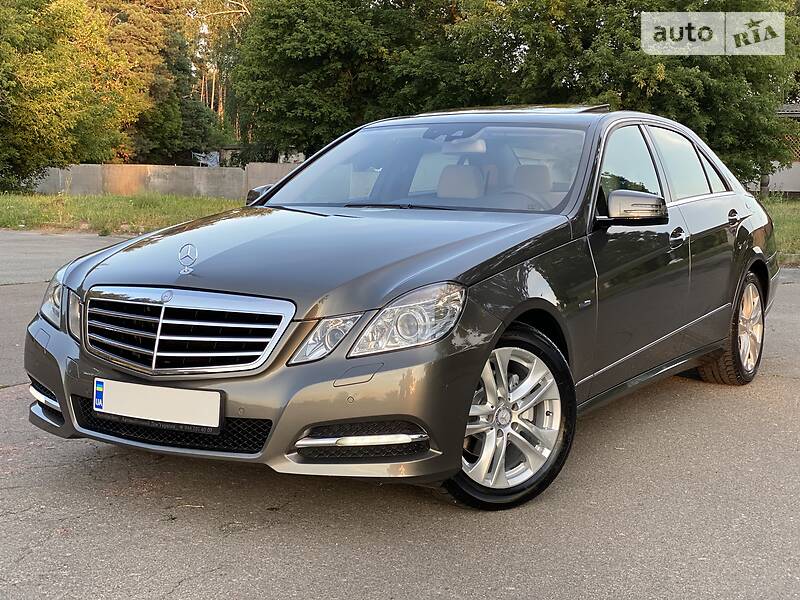 Седан Mercedes-Benz E-Class 2012 в Києві