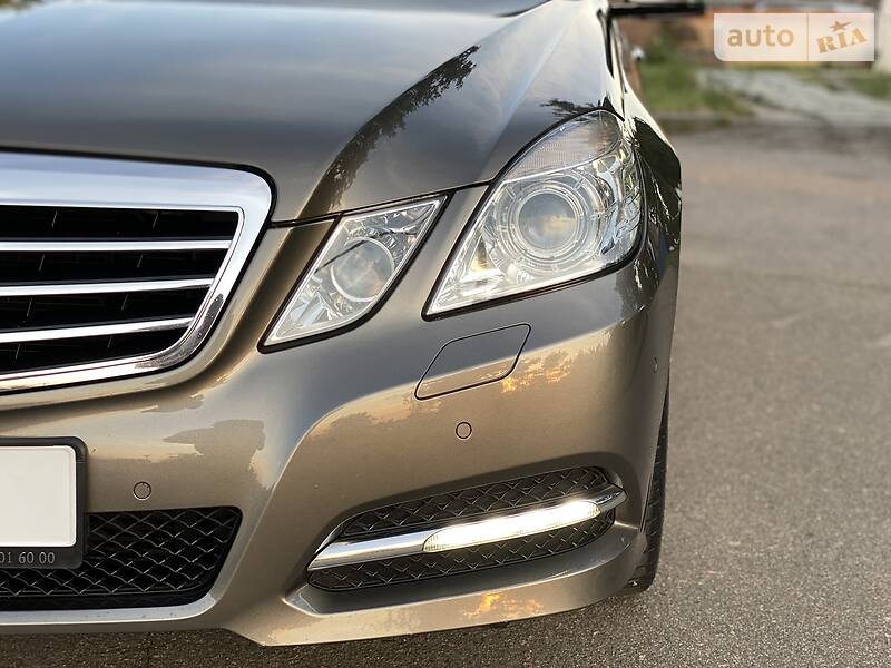 Седан Mercedes-Benz E-Class 2012 в Києві