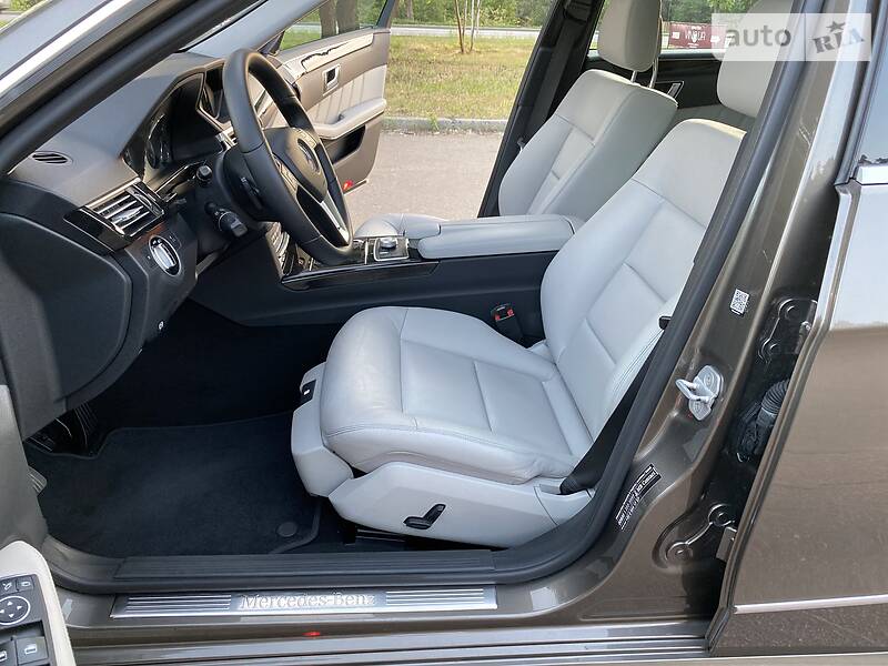 Седан Mercedes-Benz E-Class 2012 в Києві