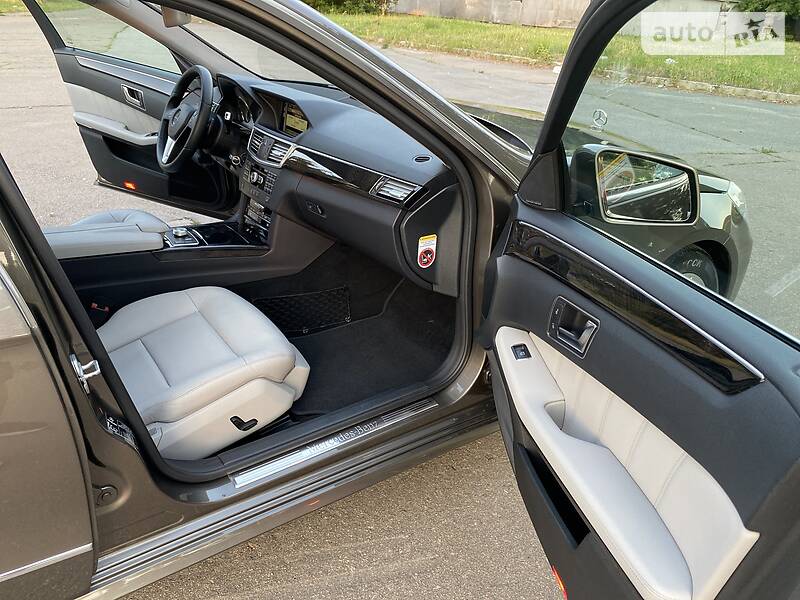 Седан Mercedes-Benz E-Class 2012 в Києві