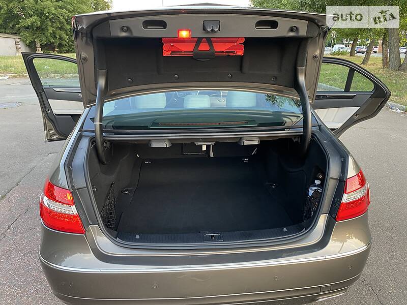 Седан Mercedes-Benz E-Class 2012 в Києві