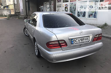 Седан Mercedes-Benz E-Class 2000 в Шептицькому