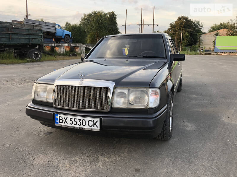 Седан Mercedes-Benz E-Class 1986 в Теофиполе