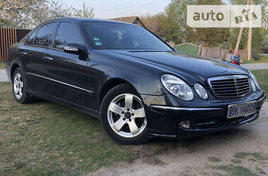 Седан Mercedes-Benz E-Class 2002 в Березному