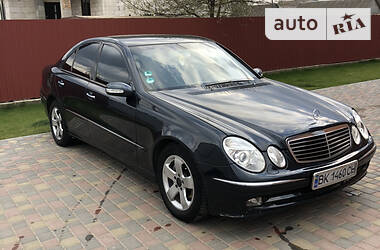 Седан Mercedes-Benz E-Class 2002 в Березному