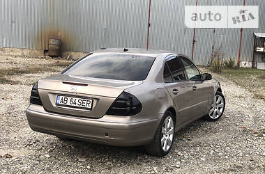 Седан Mercedes-Benz E-Class 2002 в Черновцах