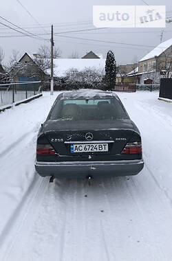 Седан Mercedes-Benz E-Class 1995 в Луцке