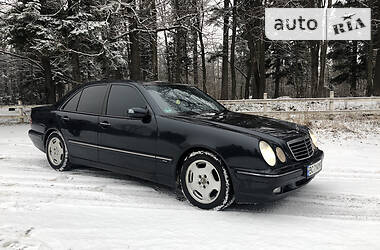 Седан Mercedes-Benz E-Class 2001 в Бориславе