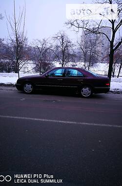 Седан Mercedes-Benz E-Class 2001 в Києві