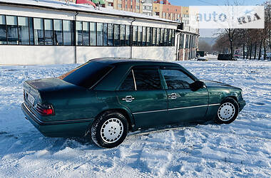 Седан Mercedes-Benz E-Class 1995 в Ровно