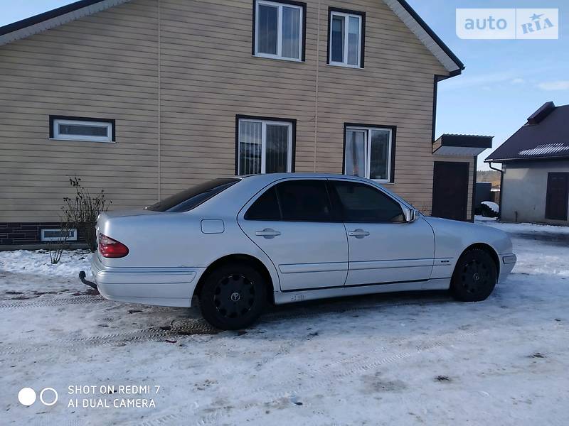 Седан Mercedes-Benz E-Class 2000 в Заречном