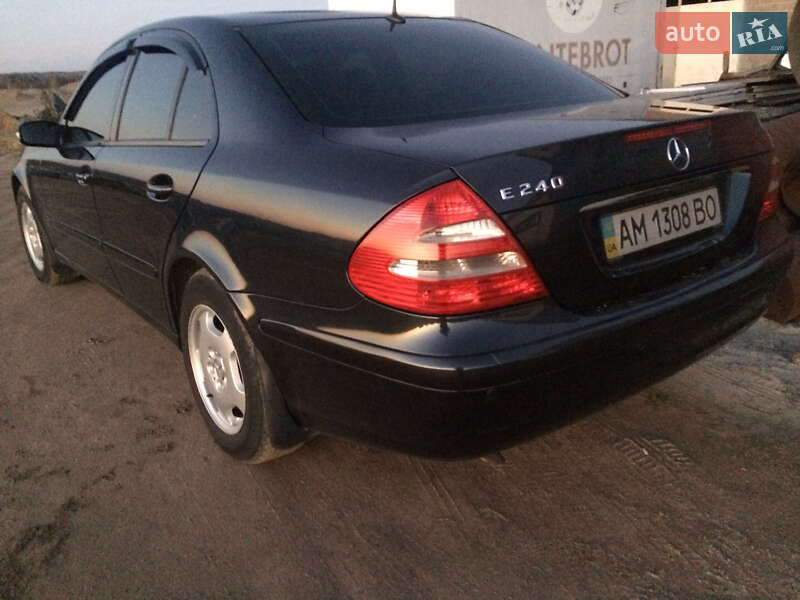 Седан Mercedes-Benz E-Class 2002 в На Новой Боровой