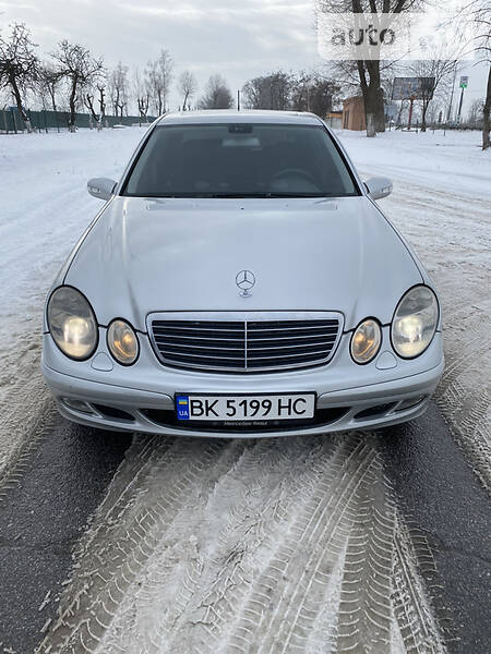 Седан Mercedes-Benz E-Class 2003 в Киеве