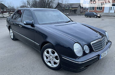 Седан Mercedes-Benz E-Class 2002 в Черновцах