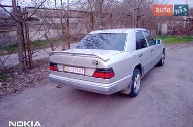 Седан Mercedes-Benz E-Class 1987 в Виннице