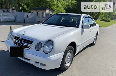 Седан Mercedes-Benz E-Class 2002 в Києві