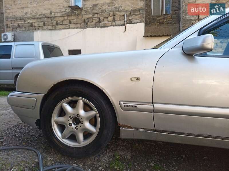 Седан Mercedes-Benz E-Class 1997 в Одессе