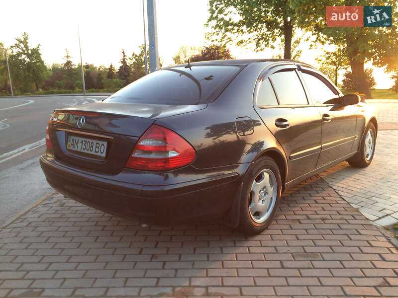 Седан Mercedes-Benz E-Class 2002 в Киеве