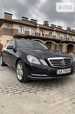 Седан Mercedes-Benz E-Class 2012 в Киеве