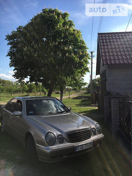 Седан Mercedes-Benz E-Class 2000 в Любешове