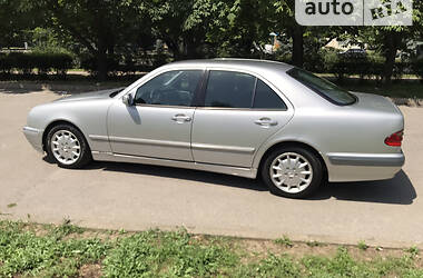 Седан Mercedes-Benz E-Class 2000 в 