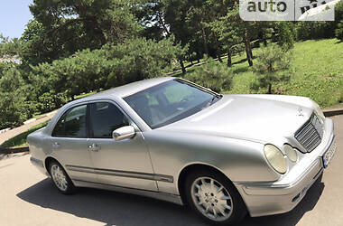 Седан Mercedes-Benz E-Class 2000 в 