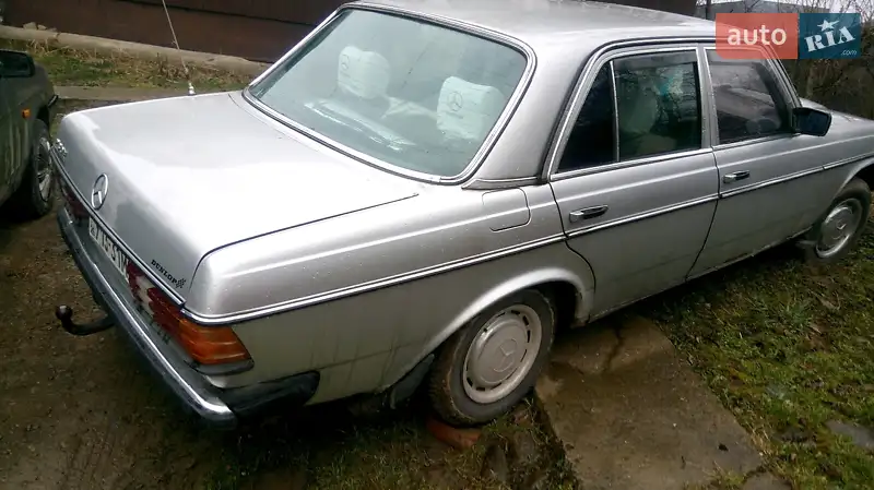 Mercedes-Benz E-Class 1982
