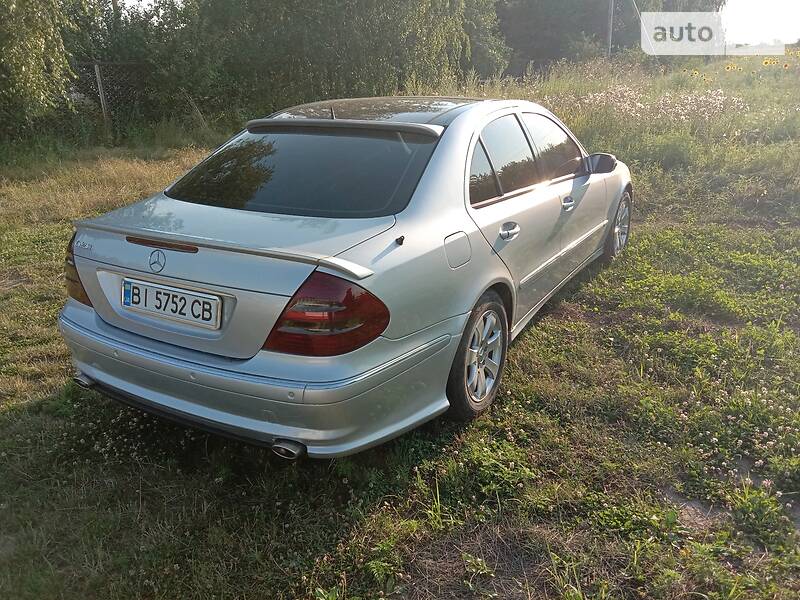 Седан Mercedes-Benz E-Class 2002 в Гадяче