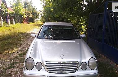 Седан Mercedes-Benz E-Class 2000 в Новоднестровске