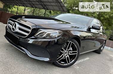 Седан Mercedes-Benz E-Class 2016 в Киеве