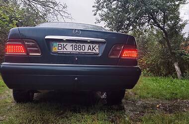 Седан Mercedes-Benz E-Class 1999 в Нетешине