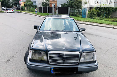 Купе Mercedes-Benz E-Class 1990 в 
