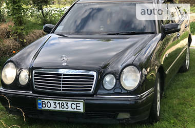 Седан Mercedes-Benz E-Class 1997 в Кременце