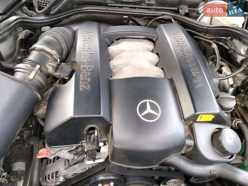 Седан Mercedes-Benz E-Class 2000 в Звенигородці