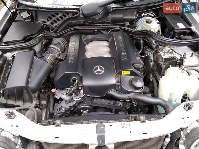 Седан Mercedes-Benz E-Class 2000 в Звенигородці
