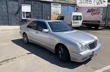 Седан Mercedes-Benz E-Class 2000 в Києві