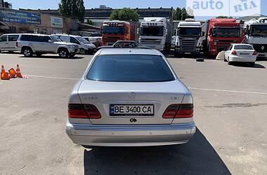 Седан Mercedes-Benz E-Class 2000 в Києві