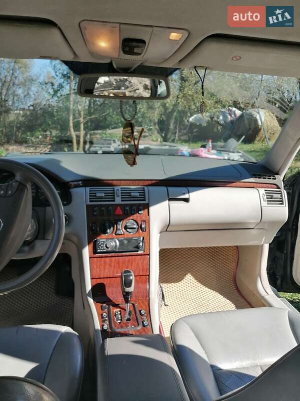 Седан Mercedes-Benz E-Class 2001 в Львові