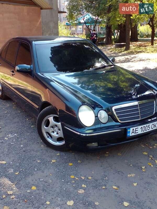 Седан Mercedes-Benz E-Class 2001 в Кривому Розі
