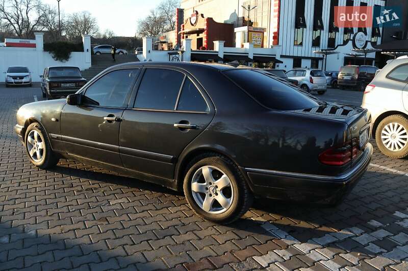 Седан Mercedes-Benz E-Class 1998 в Черновцах