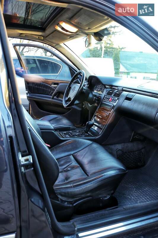 Седан Mercedes-Benz E-Class 1998 в Черновцах